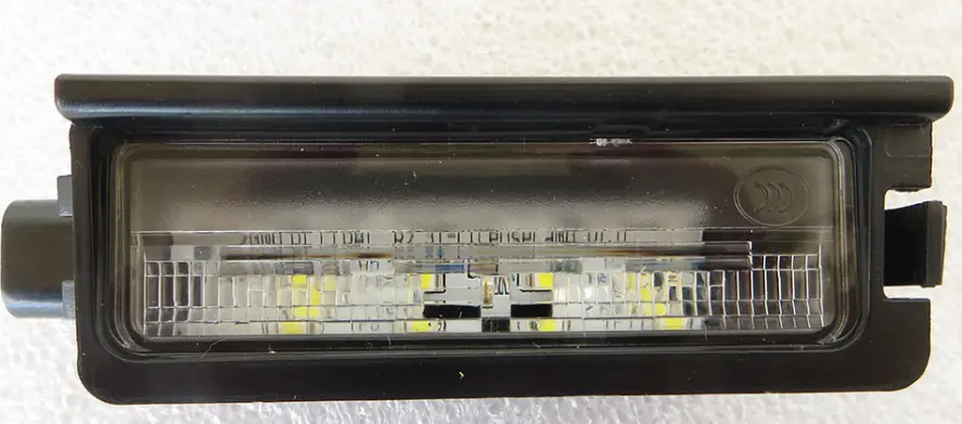 ST-4108100_牌照灯_M00666
