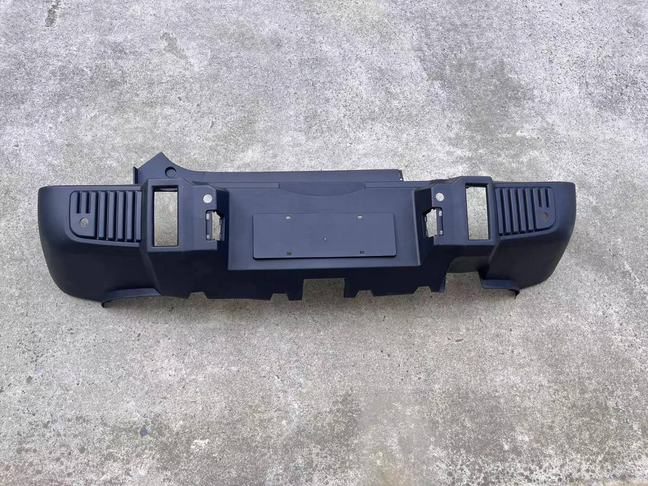 rear bumper with hole
