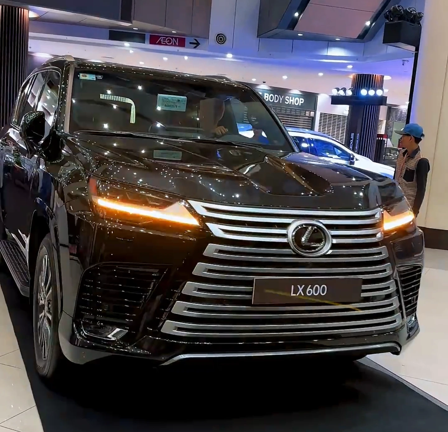 Lexus LX600